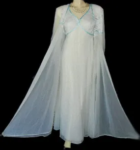 *VINTAGE SHADOWLINE BRIDAL TROUSSEAU DOUBLE NYLON LACE & SCALLOPED SATIN APPLIQUES PEIGNOIR & NIGHTGOWN SET IN AQUA & BRIDAL WHITE